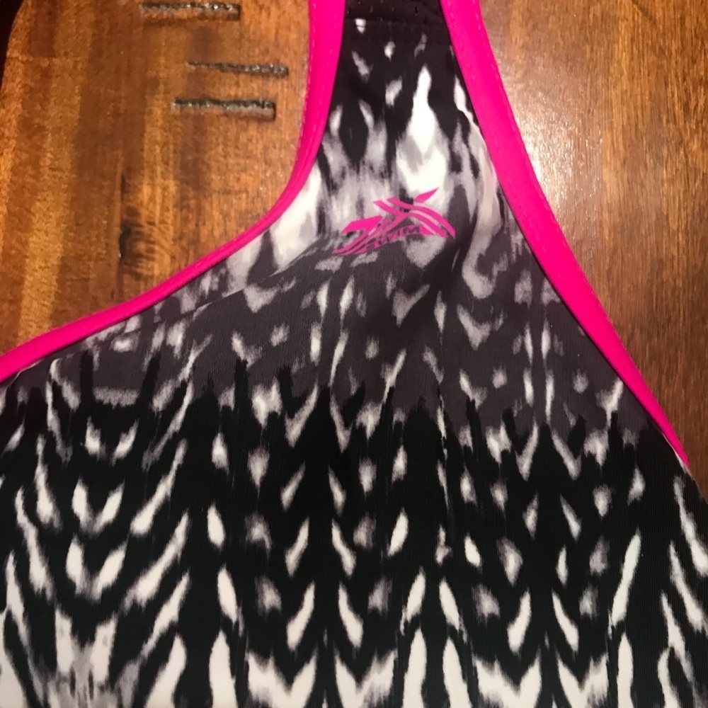 New, no tags swimwear top with built in bra - Picture 4 of 6